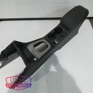 8U1863244B ORJİNAL ORTA KONSOL AUDI Q3 2013 2015